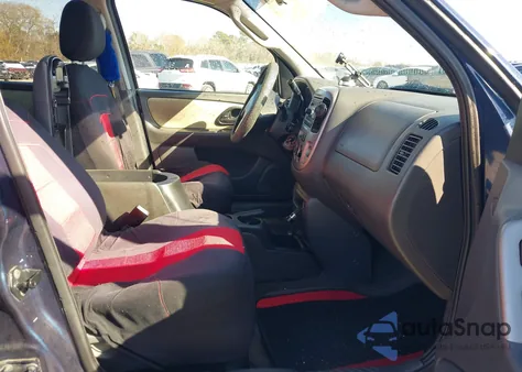 2003 Ford Escape Xlt from USA, damaged, VIN 1FMYU93183KD09378